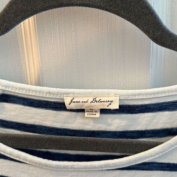 Jane and Delancey Cold Shoulder Top - Picture 4 of 5